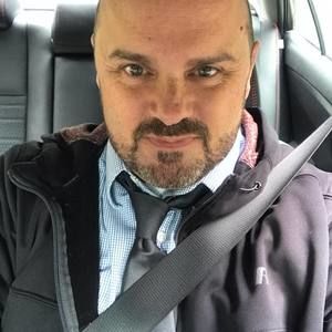 Meet your Posher, Dennis